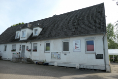 Frontansicht von der Zufahrt